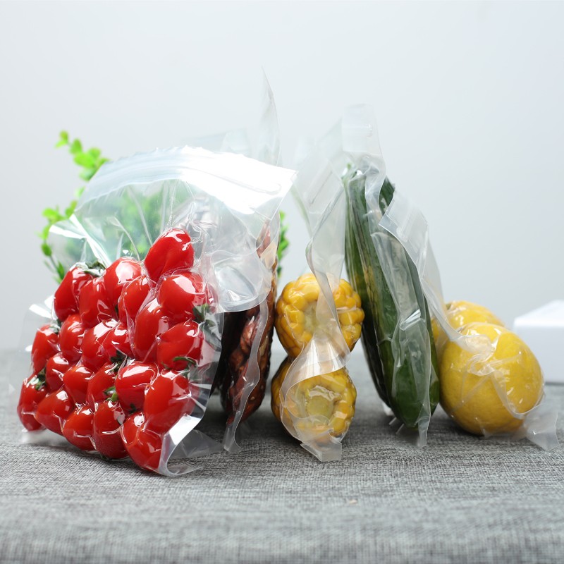 Упаковка пищевых продуктов в полиэтиленовые пакеты